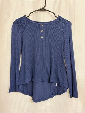 Women's Blue Long-Sleeve Ribbed Top with Lace Shoulders